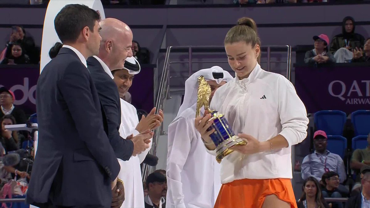 Karolina Muchova lifting her maiden WTA 1000 trophy in Doha. Winning the biggest title of her career after so many injuries, setbacks, and heartbreaks. It was all worth it. 🥹🥹🥹🥹🥹