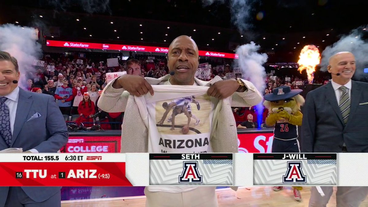 "Arizona fans, I have a confession to make. 2001, I should have received my third foul in the first half of the National Championship game." 😅 Jay Williams owns up to Arizona fans and then says he's riding with them all the way to the title game this year 😤