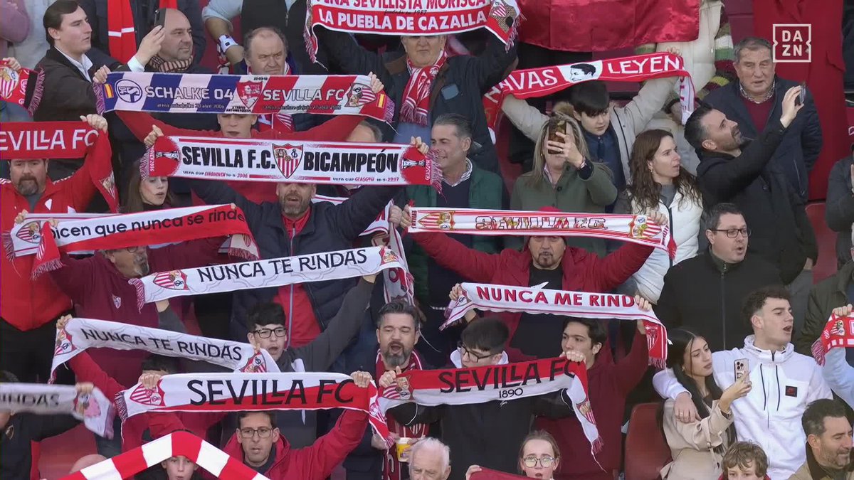 NO ES UN HIMNO CUALQUIERA. TODO EL RAMÓN SÁNCHEZ PIZJUÁN CANTANDO A CAPELA 😍 Disfruta del partido GRATIS en DAZN: 🔗 #LALIGAenDAZN ⚽️