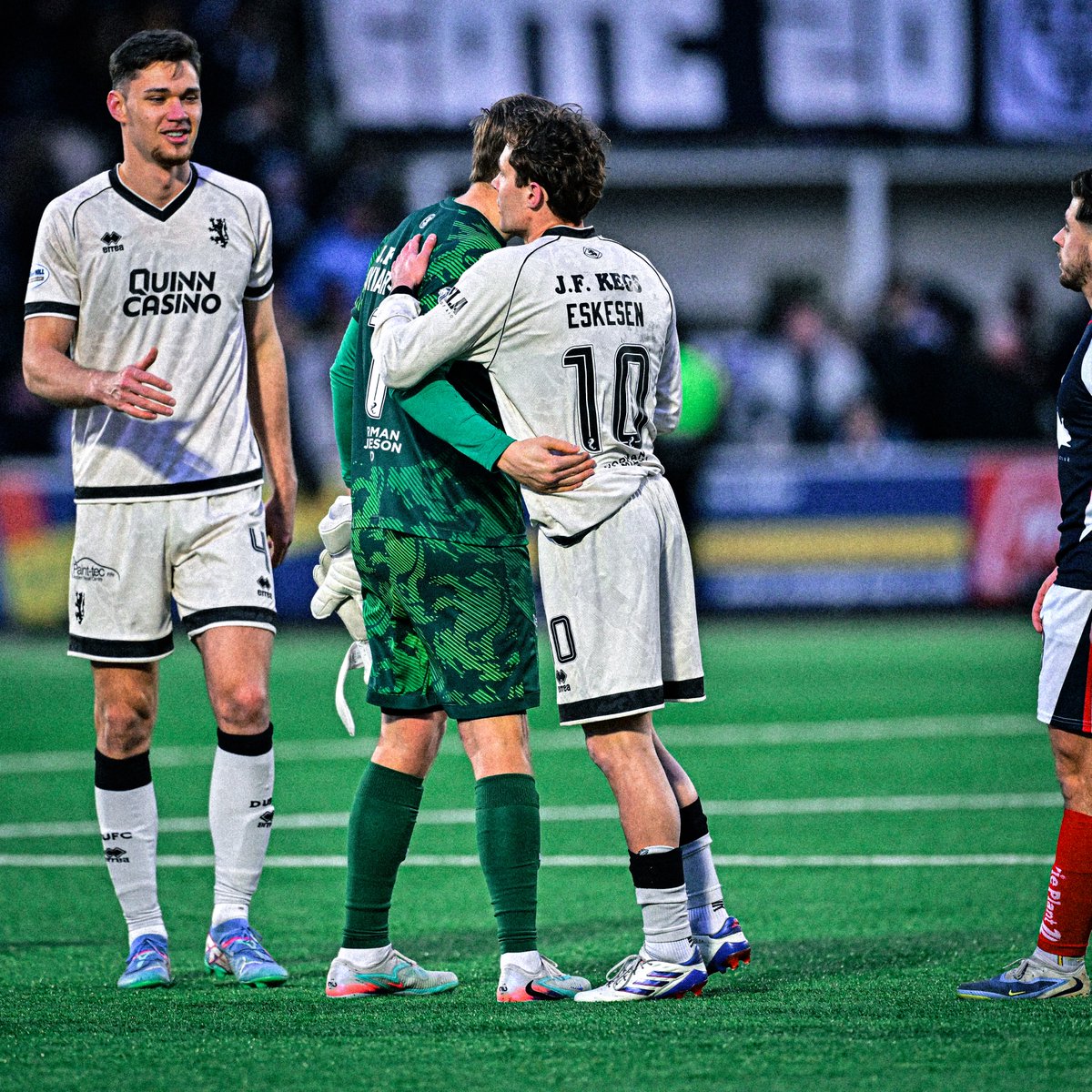 🕺 Toasting a huge three points on the road