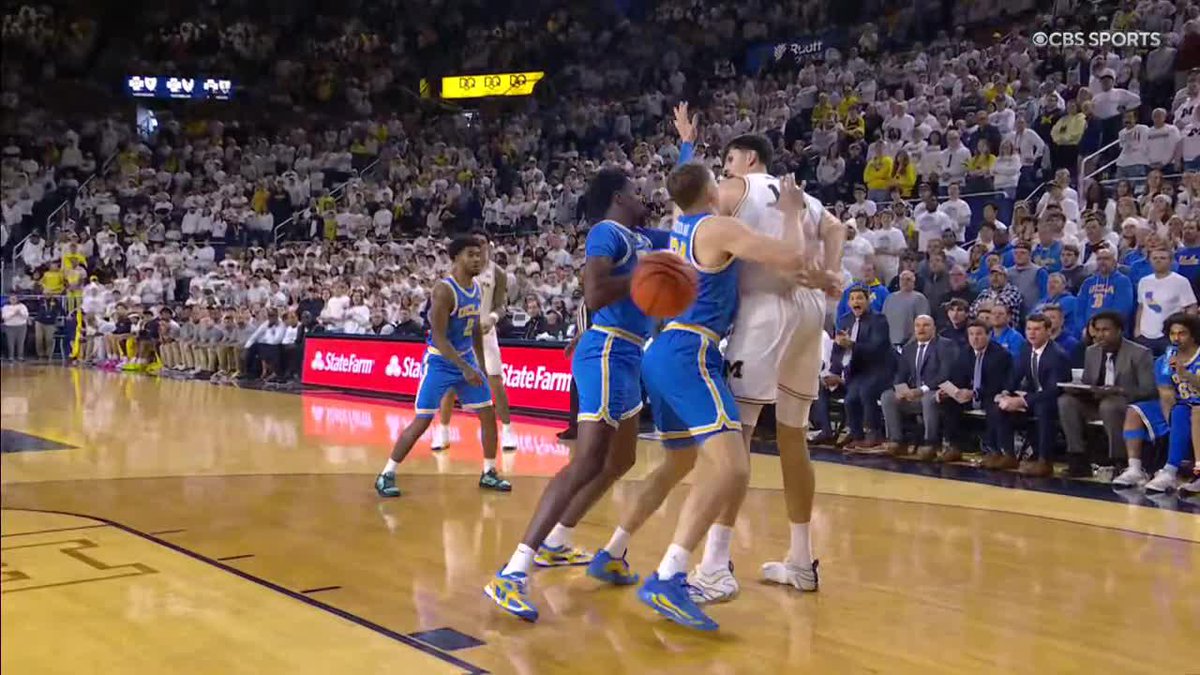🤩🇪🇸 La magia de ADAY MARA ante UCLA, su exequipo El pívot centraliza el juego de Michigan y sirve una asistencia fantástica.