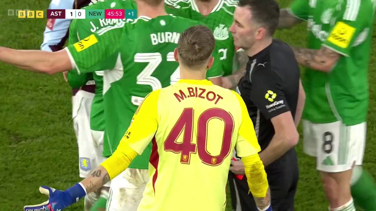 An incredible moment which leaves Villa down to 10 men! 🤯 Marco Bizot is miles out of his box and takes out Jacob Murphy which results in a red card 🟥