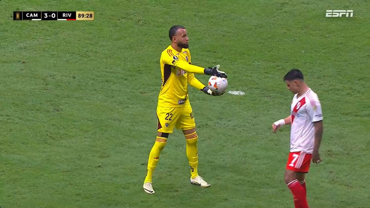 Mi cabeza había borrado el momento de Bareiro haciendo tiempo PERDIENDO 3-0 Por favor Roman, hazlo