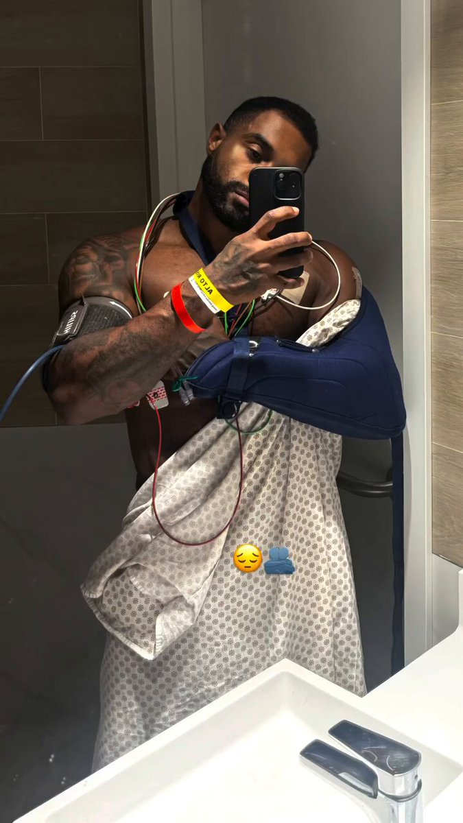 Baco Exu do Blues tranquilizou os fãs neste sábado (14) ao mostrar como foi sua recuperação um mês após passar por uma cirurgia. 📹: baco azeite de dendê da bahia