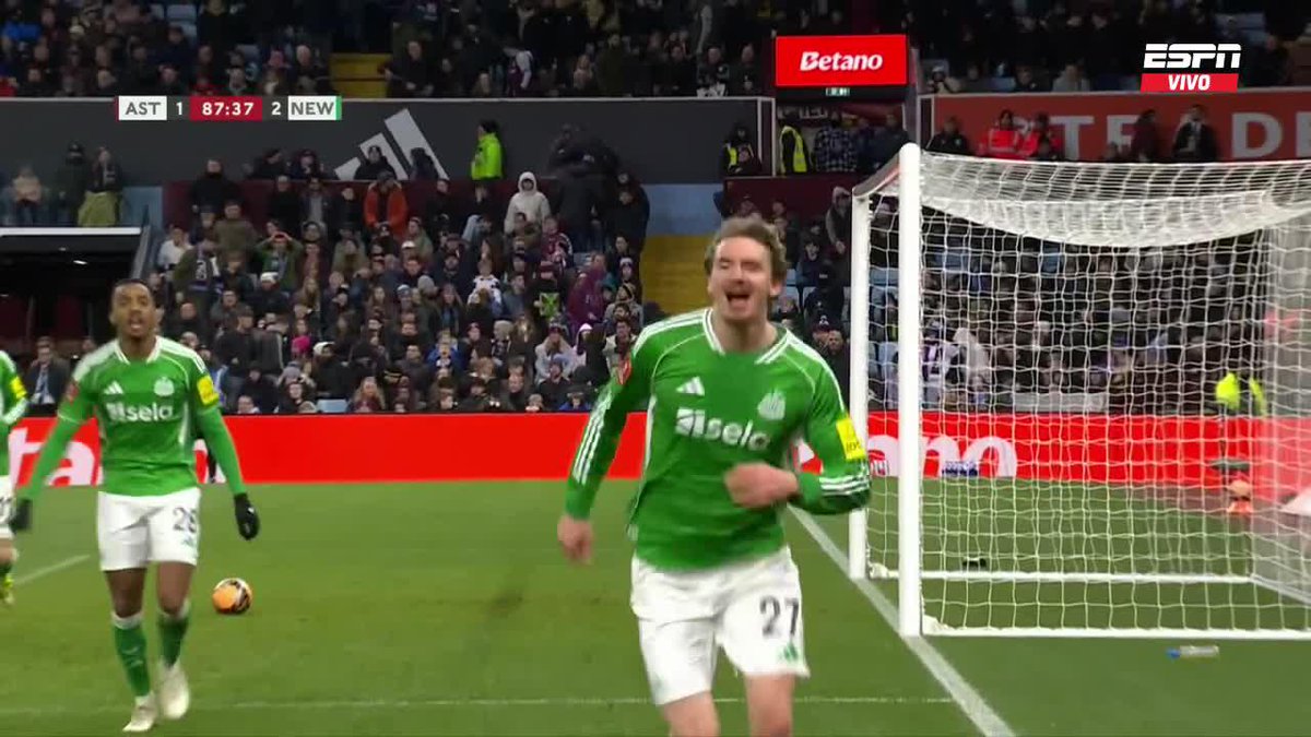 Miren la pelotudez que hacen los defensores del Aston Villa y ustedes después le echan la culpa al Dibu Martínez. Veo esto y quiero romper cosas.