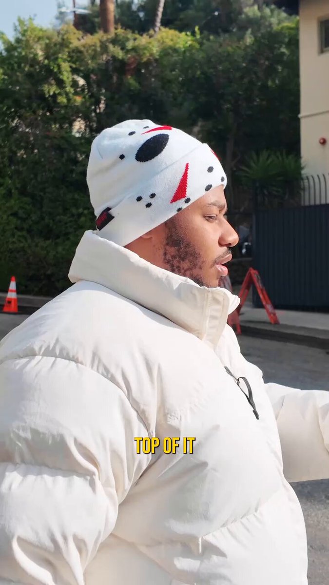 LOS ANGELES!!!!! I'M OUTSIDE!!!! AT&T buying 400 albums to give out!!!! Pull Up!!! It's Free!!! and It's Me!!!! AT&amp;T Dunk District at the Venice Beach Basketball Courts #ad, #ATTInfluencer