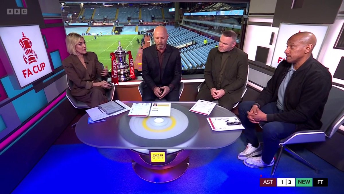 🗣 "If you ever needed any evidence of the damage VAR has done to the referees, today is a great example." 🗣 "That decision is one of the worst decisions I've seen in football." @waynerooney and Alan Shearer speak about the decision to not to award Newcastle a penalty ❌