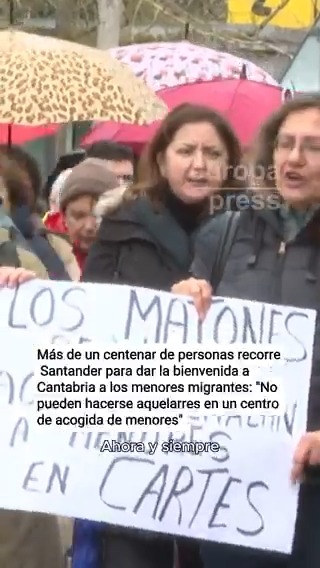 Más de un centenar de personas recorre Santander para dar la bienvenida a Cantabria a los menores migrantes: "No pueden hacerse aquelarres en un centro de acogida de menores"