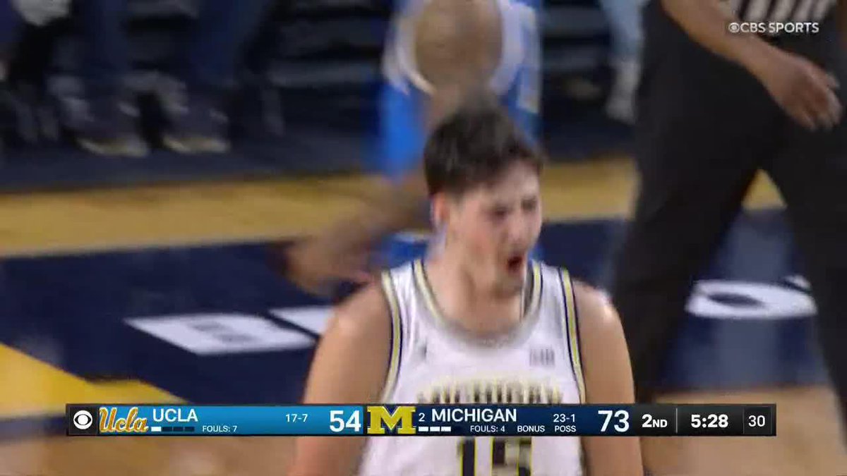 ADAY MARA disfrutando ante UCLA. 9 puntos, 8 rebotes y 3 tapones en la clara victoria de Michigan ante su antigua universidad (56-86).