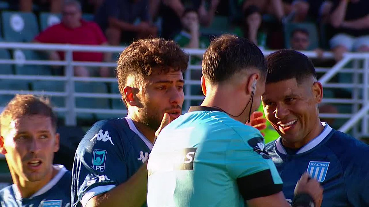 MARCOS ROJO ES UN PERSONAJE. Gran charla futbolera y risas del 6 de Racing con Pablo Dóvalo, el árbitro en el Lencho Sola.