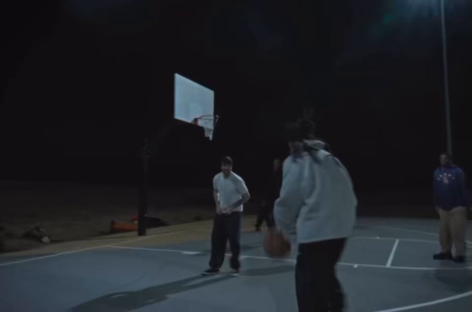 J. Cole took a break from his Trunk Sale Tour to hoop in the DMV area 🏀🔥