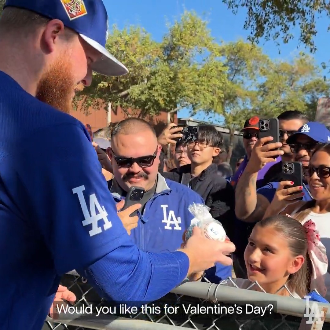 ドジャースの選手がチョコレートをファンにプレゼント🎁 バレンタインデーのサプライズ！ 🎥Los Angeles Dodgers #ドジャース