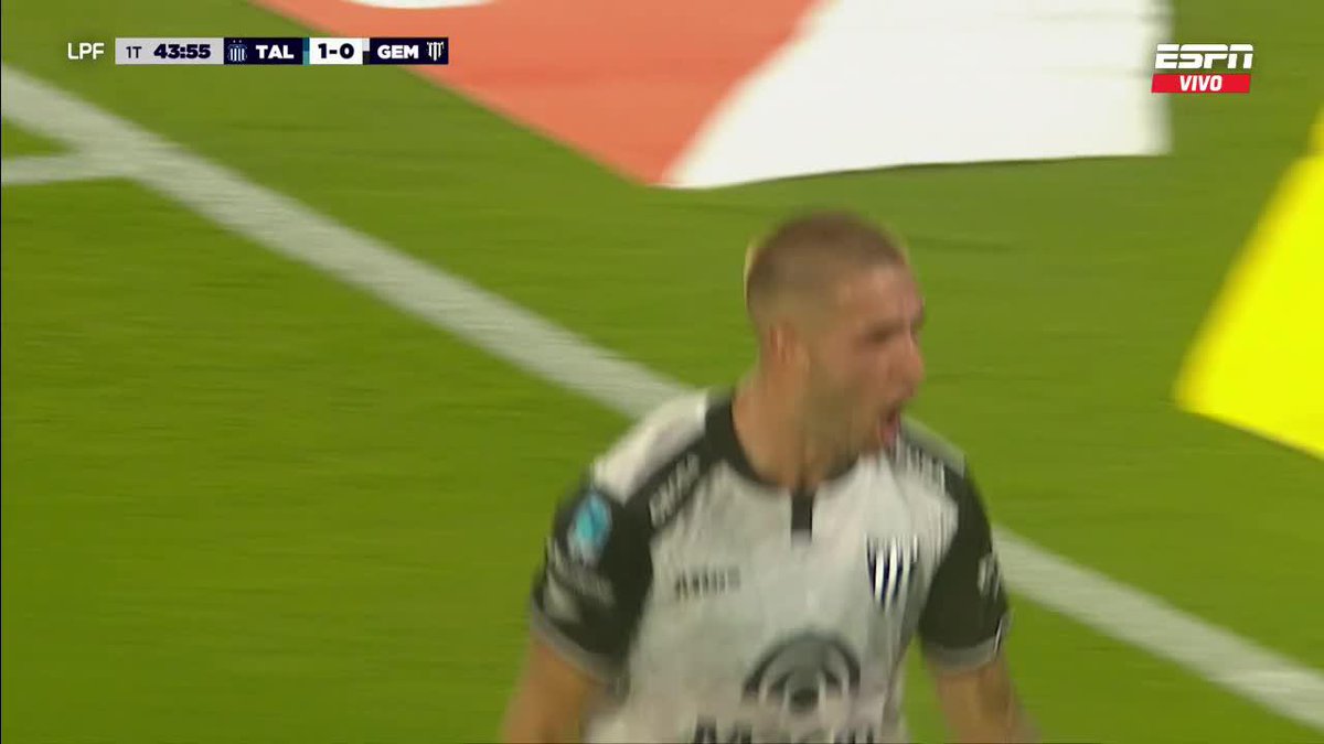 Maradoniano lo de Ulises Sánchez. Lástima hay poca gente en el kempes viendo la terrible jugada que se mandó