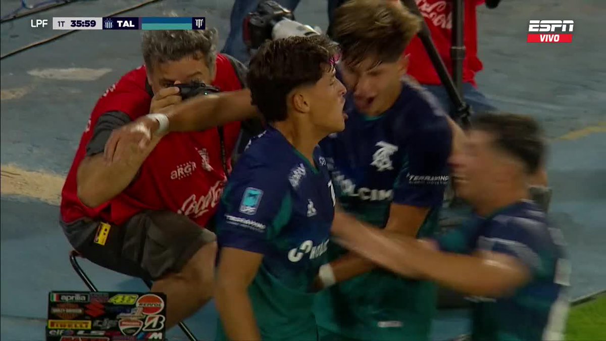 🤯🇦🇷 Ufff, qué hermosa la agarró Valentín Dávila, el pibe de 19 años, para su DEBUT GOLEADOR con Talleres en su 5TO partido en Primera.