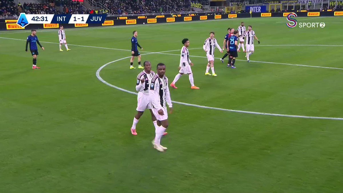 🚨 Juventus'ta Kalulu, Inter karşısında 42. dakikada bu pozisyonda ikinci sarıdan kırmızı kart gördü! 🎙️ Damien Comolli: “Juventus 3 puan kaybetti ama İtalyan futbolu çok daha fazlasını kaybetti. Bütün bunlar utanç vericiydi, tüm dünyada görüldü.”