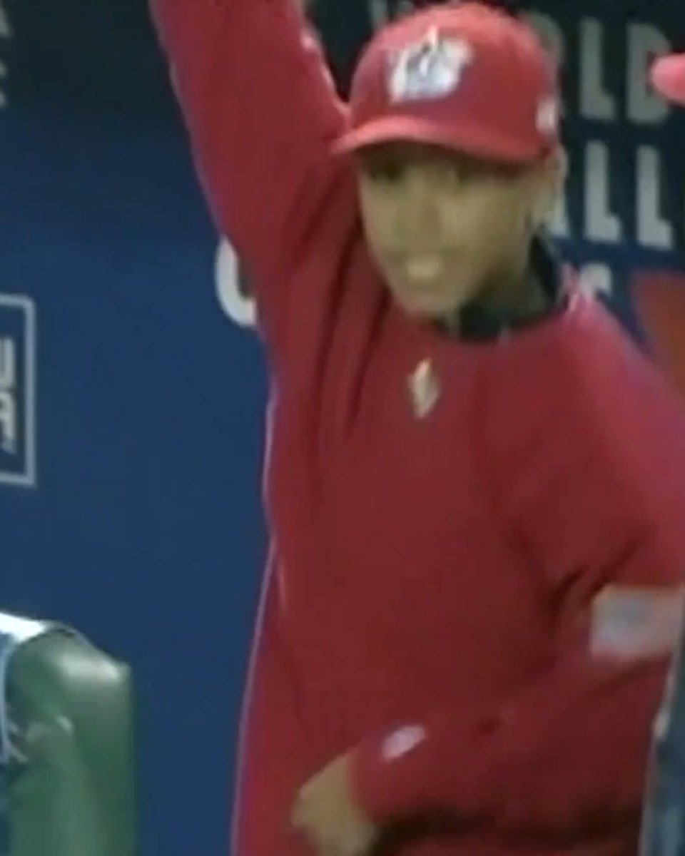 MUST SEE: Ken Griffey Jr.'s son Trey served as a bat boy during the 2006 #WorldBaseballClassic His reaction to his father’s home run was priceless 🫶