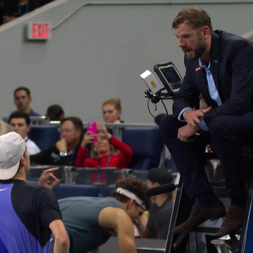 Denis Shapovalov asks the umpire to remove a spectator who shouted while he was serving during his match against Ben Shelton in Dallas “Tell them I’ll walk off the court right now.” 👀👀👀👀