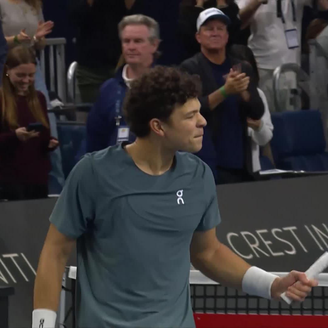 Let him hear it 🗣️ Ben Shelton dethrones defending Dallas champion Shapovalov 4-6 6-4 7-6(4) & will face Fritz for the title! #DALOpen