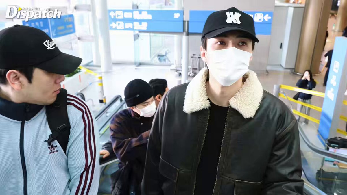 sehun and junmyeon have safely arrived back in korea! sehun also received a fan letter with a vivi sticker on it~ 🐶💌