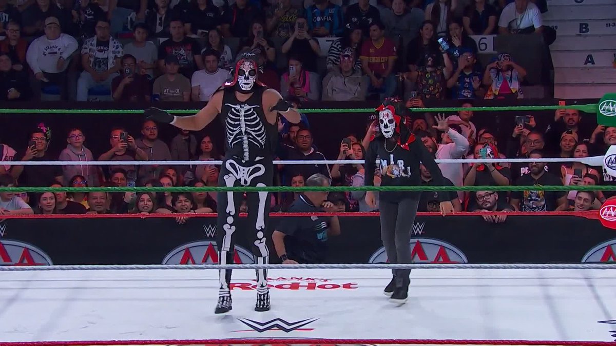 .La Parka AAA knows how to celebrate! 🕺