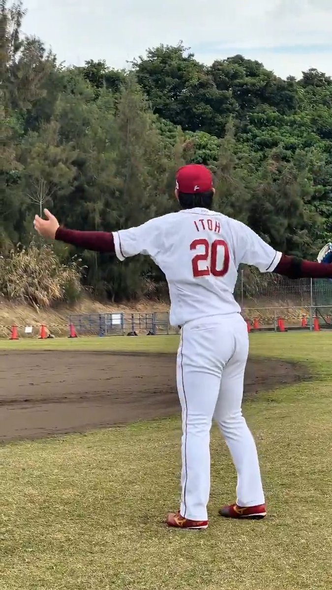 ＼イジュイジュ体操 誕生✋❓❗／ 独特の動きをしてから、トレーナーさんを相手に黙々と投げ込み⚾️ #伊藤樹 #タイヤはフジスプリングキャンプ2026 #RakutenEagles #強鷲革新