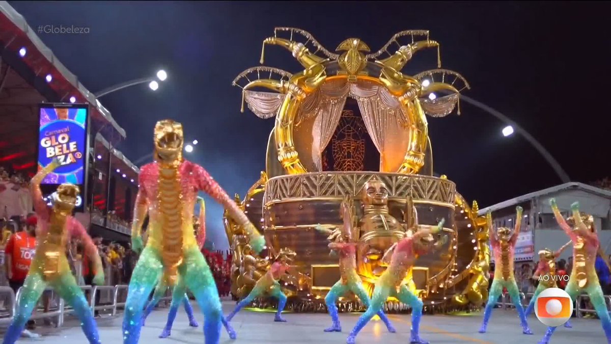 Thelminha na Comissão de Frente da Mocidade Alegre como Léa Garcia. #Globeleza