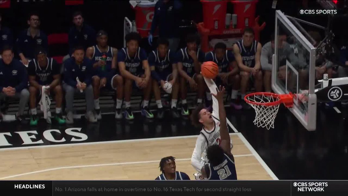 MILES BYRD WITH A MONSTER DUNK 😳 (via CBS Sports College Basketball 🏀)