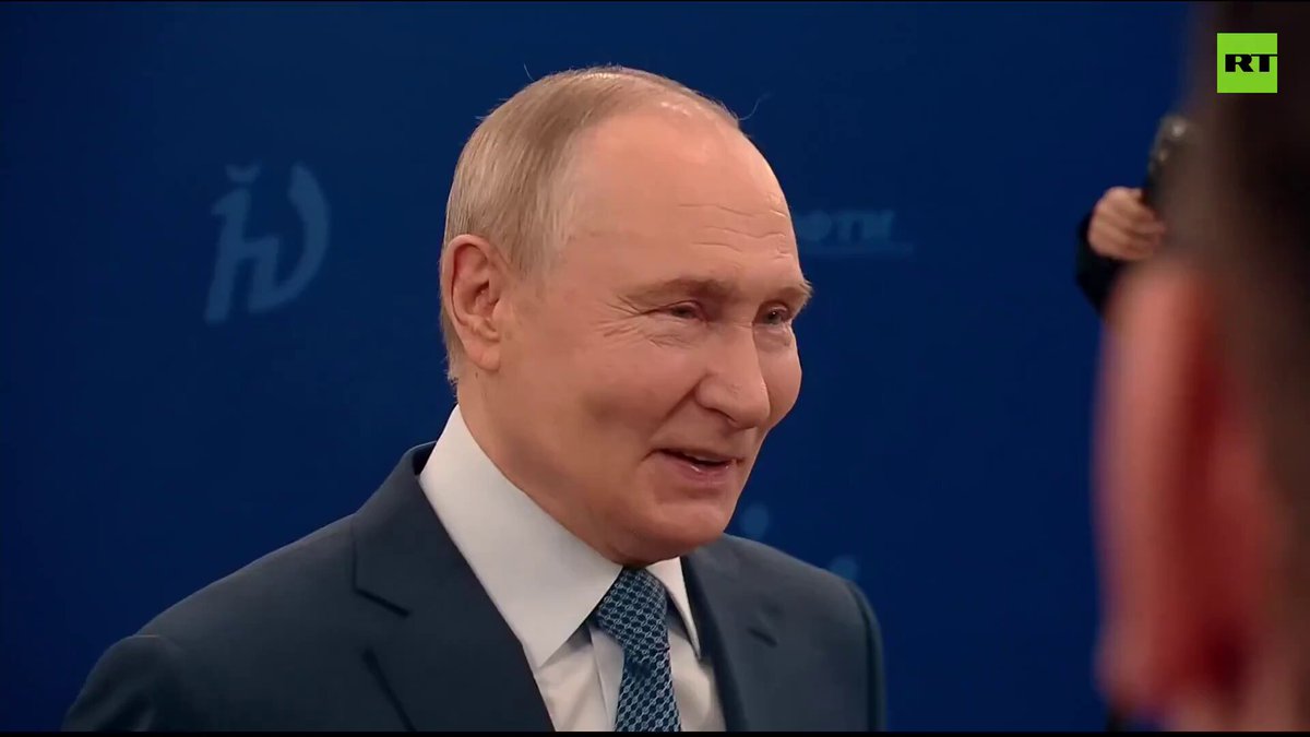 🇷🇺 Russian President Putin says "no country in the world has the power that we have in terms of icebreakers, and we're going even further."