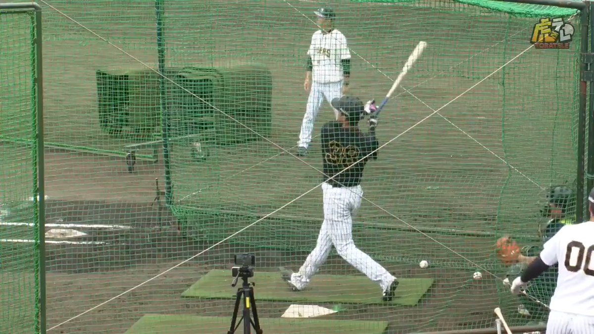 【宜野座】 球場全体に轟く小幡選手会心の一打！ 虎テレでは春季キャンプをライブ配信