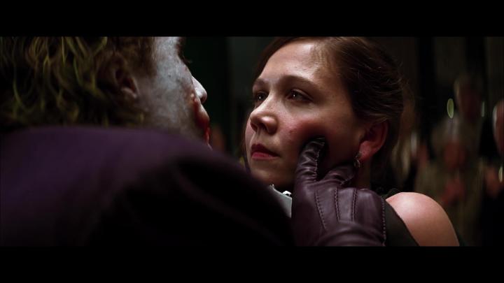 Timothée Chalamet a su qu’il voulait devenir acteur grâce à Heath Ledger dans The Dark Knight. “Je l’ai vu à Times Square avec ma mère et ma grand-mère… et j’ai réalisé que je voulais faire exactement ce que faisait ce type.” THE DARK KNIGHT de Christopher Nolan, c’est dispo.