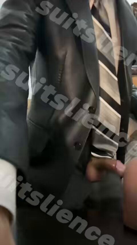 给你发现在仓库里干的那些人模狗样的事情了？！！！你也想👅干净 爸爸皮鞋上的新鲜雄汁？！！
