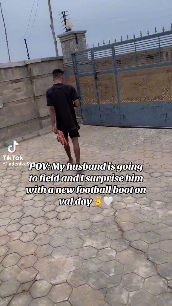 Her husband was heading to the field, and she surprised him with brand-new soccer boots for Valentine’s Day 😂❤️