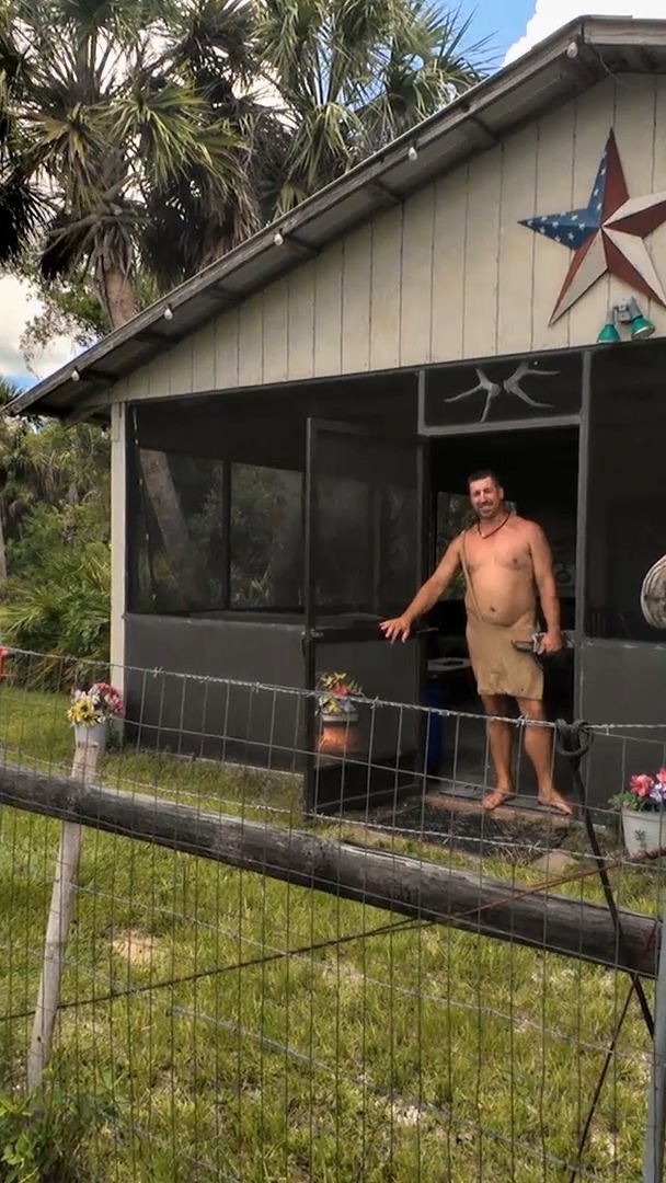 No travel needed — Matt lives right next to the Everglades 🐊🔥 Don't miss the season premiere of #NakedandAfraid TONIGHT at 8P on Discovery.