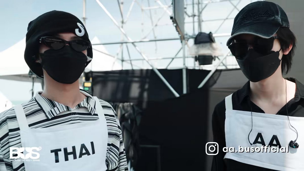 เอเอ : เป็นเหมือนกันเลยมีญาติอยู่ฮ่องกง ต้องไปหา ไทย : ใช่ปะ เป็นฝั่งไหน เอเอ : ฝั่งพ่อ ๆ ฝั่งแม่เอเอมีแต่คนไทย กับคนฝรั่งเศส เวียดนาม ไทย : (หันควับ🤣) เอเป็นลูกครึ่งฝรั่งเศสหรอ เอเอ : ใช่ ไทย : จริงปะเนี่ย ชอบเวลาได้เห็นพี่ไทยน้องเอเอคุยกันมาก 555555555เอ็นดูอะจังหวะตอนตกใจละถามน้องมีไรบ้าง ๆ ละจบด้วยเล่นมุก โคตรจะพี่ไทย