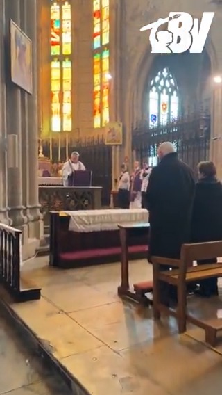 « On prie pour ceux qui ont tué Quentin pour qu’ils se convertissent. Mais aussi pour que la Justice donne la peine qu’ils méritent. » Prière en mémoire de Quentin et de ses agresseurs lors de la messe de ce matin à l’église Saint-Georges de Lyon.