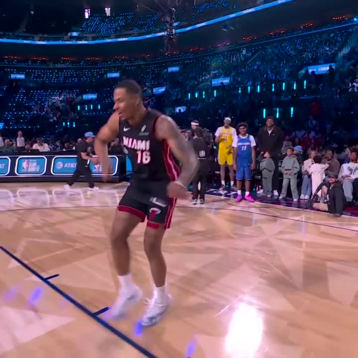 Keshad Johnson's through the legs dunk was INSANE! AT&T