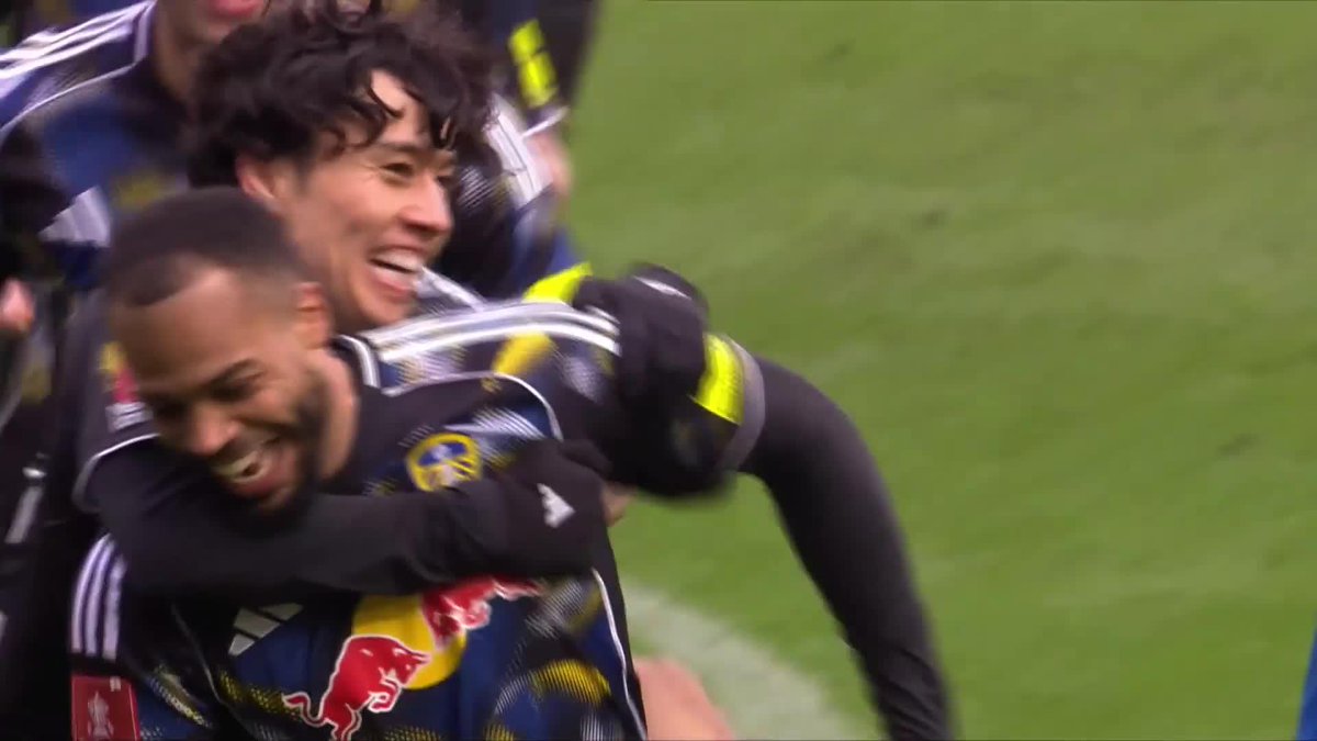 ⚫田中碧も喜び爆発！⚽ ヌメチャがニアをぶち抜く強烈な一撃！ FAカップで2部バーミンガムに苦しんだリーズだが、後半頭に先制。 🎥：U-NEXTフットボール