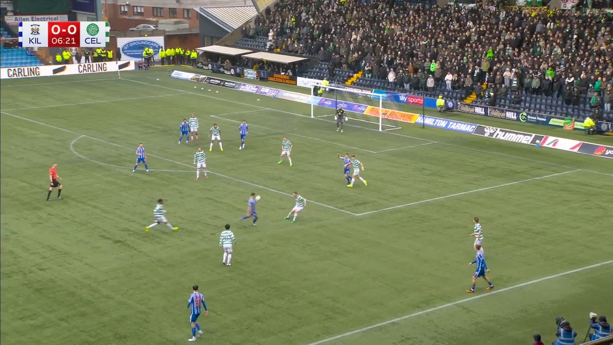 🗣️ "He is looking for that" Kilmarnock's Brad Lyons goes down in the box, but a Celtic goal kick is given ⤵️