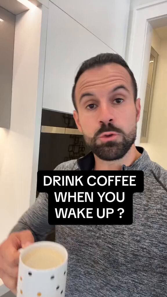 You drink coffee like a junkie. About 1 in 2 Americans report crashes, racing heartbeat and anxiety from bad caffeine habits. Here are 6 of them &amp; how to fix them (science-backed):🧵 1. Drinking coffee after waking up
