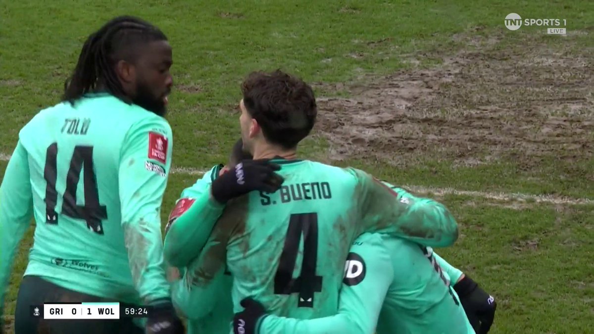 Santiago Bueno breaks the deadlock to get Wolves ahead against Grimsby 💥 📺 TNT Sports & discovery+ UK
