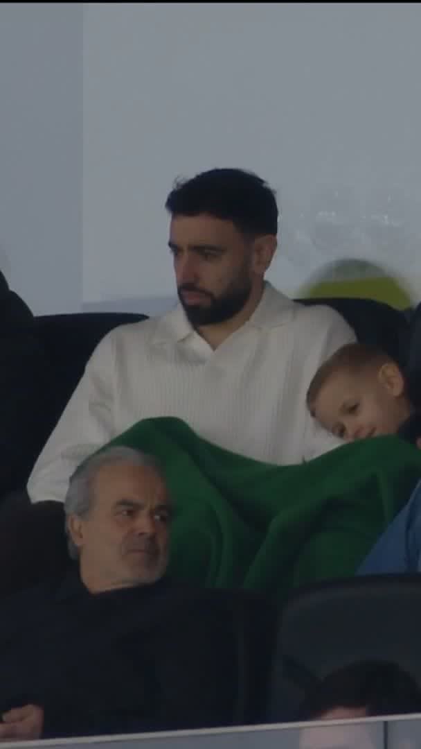 Bruno Fernandes watching Paços de Ferreira against Torreense in Portugal today [sport tv]