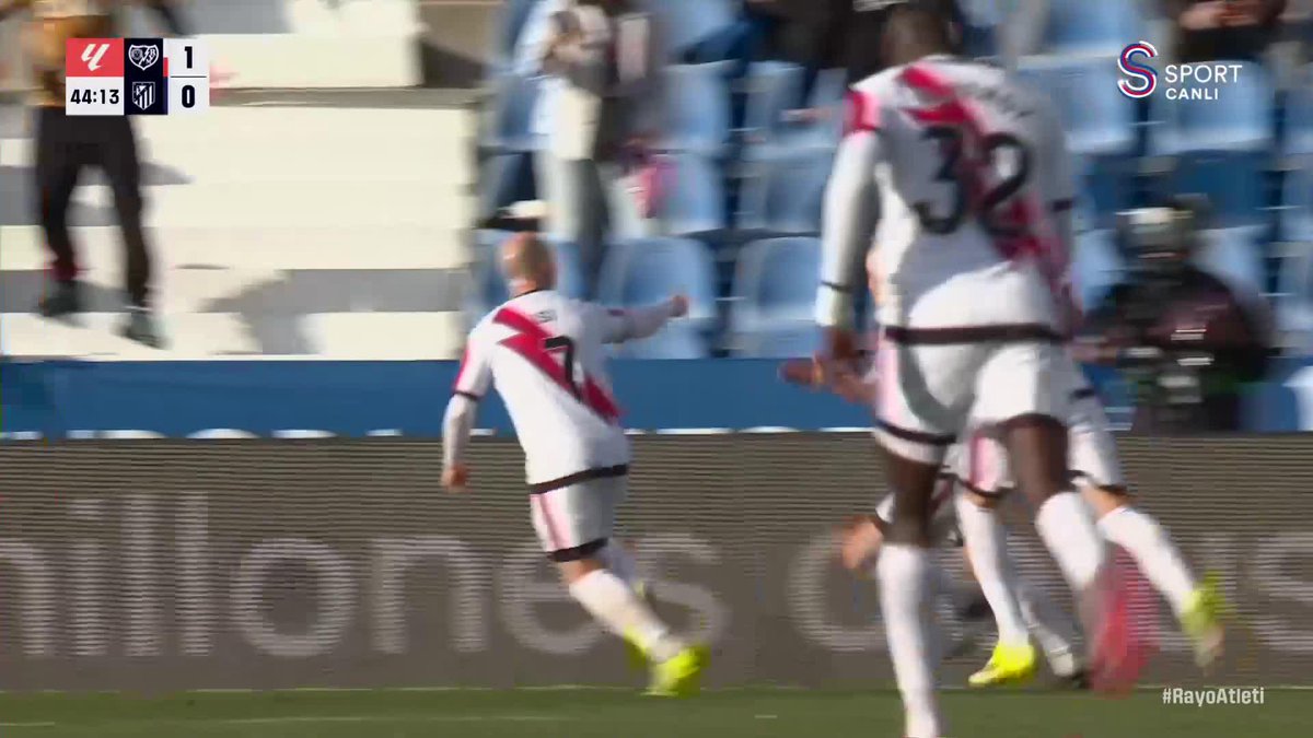 Rayo Vallecano, Atletico Madrid karşısında ilk yarıda durumu 2-0'a getirdi.