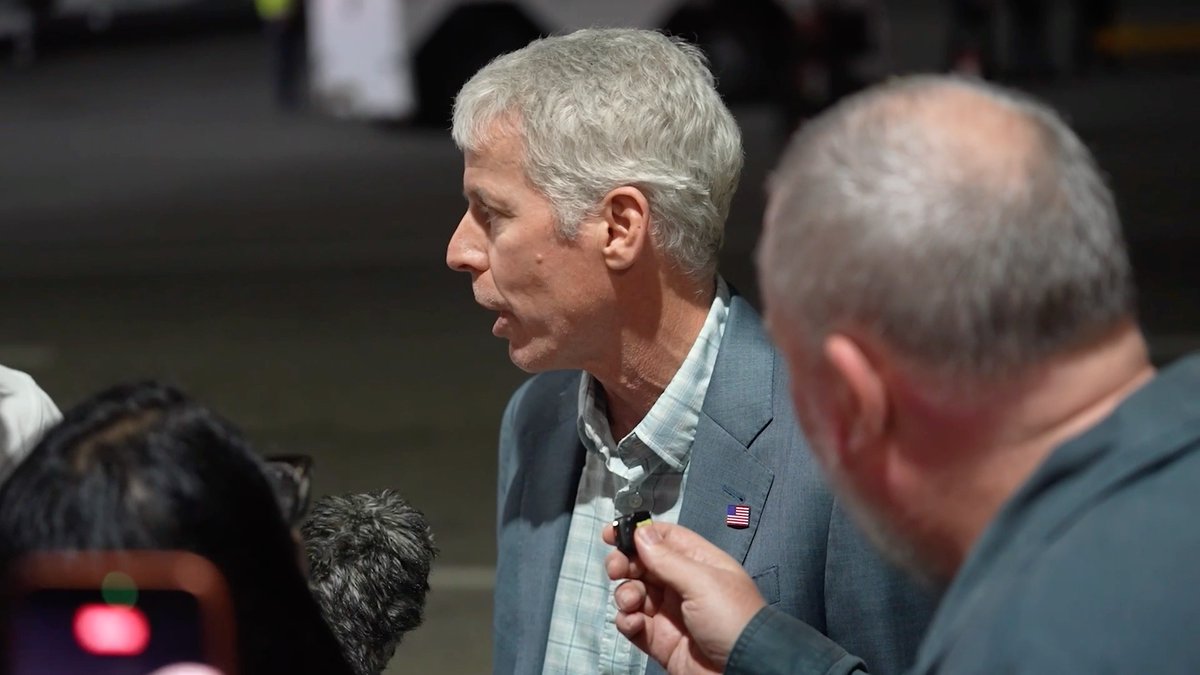 Secretary Wright takes questions from the press before departing Caracas, Venezuela.