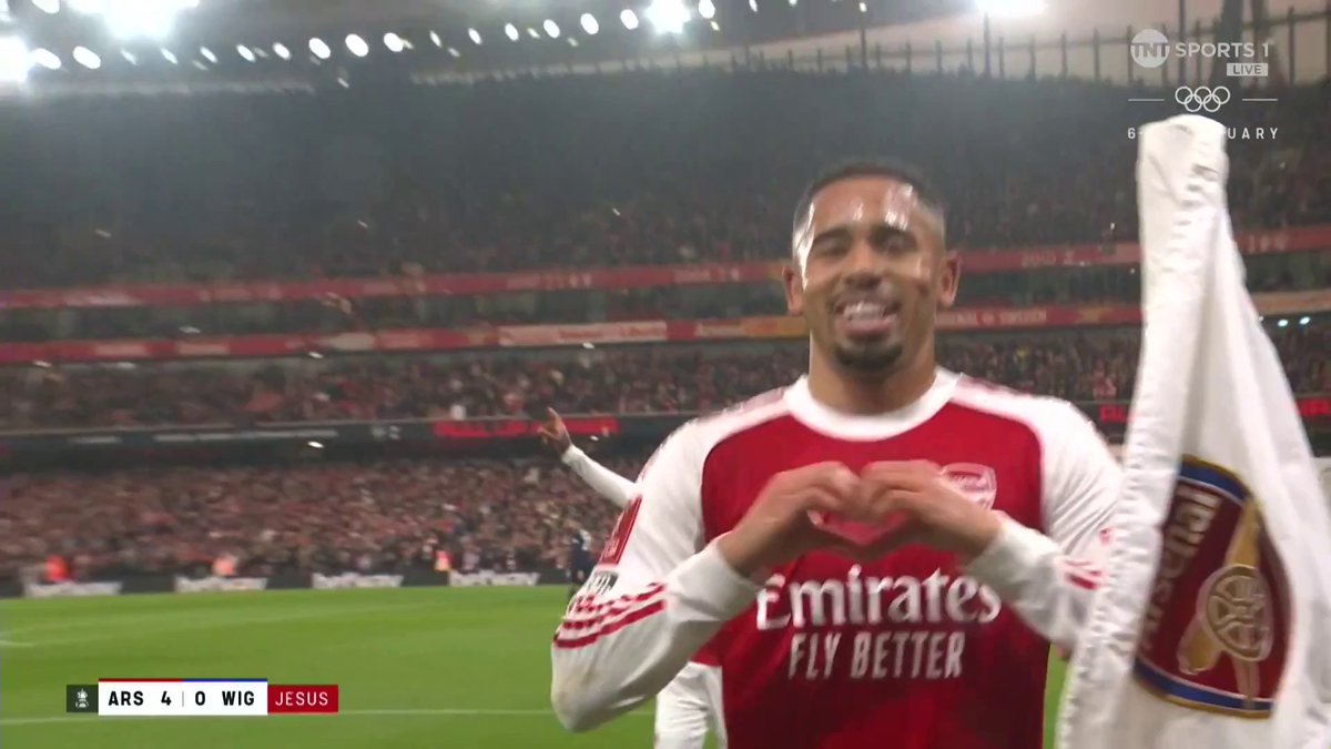 Gabriel Jesus 👏 Incredible chip from the Brazilian and that makes it 4 for Arsenal 🍟 📺 TNT Sports & discovery+ UK