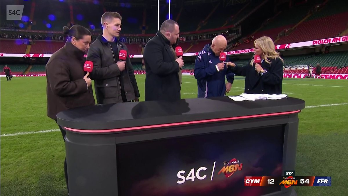 Ymunodd Shaun Edwards gyda'n tîm ni i drafod y gêm. 🏴󠁧󠁢󠁷󠁬󠁳󠁿 🆚 🇫🇷 📺 S4C #GuinnessM6N | Welsh Rugby Union 🏴󠁧󠁢󠁷󠁬󠁳󠁿