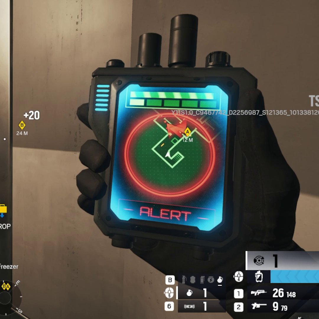 🐍 Solid Snake can use the Soliton Radar Mk. III to check his immediate surroundings. 🟢 Green = all clear 🟡 Yellow = active camera 🔴 Red = enemy operator It also has a precision mode 🎯👀
