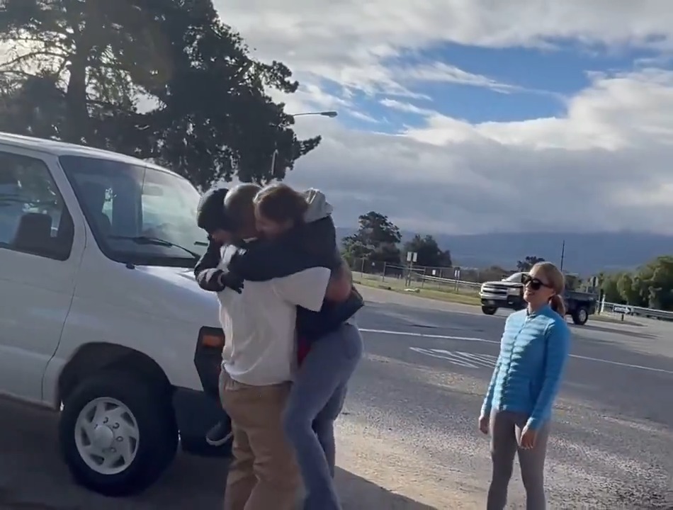 Here's the moment Cain Velasquez reunited with his family (Video courtesy of Mariachi Jalisciense)