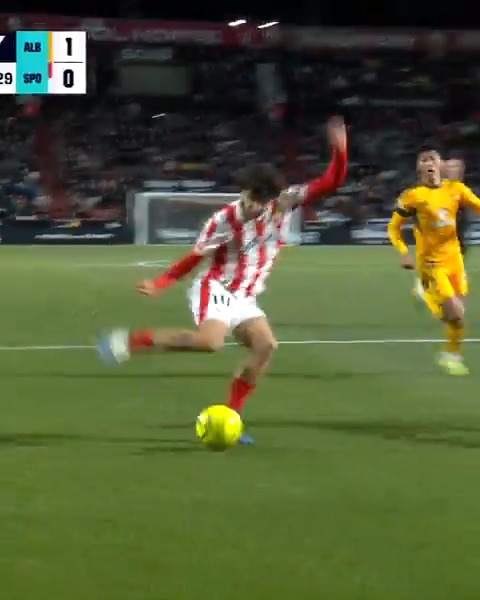 Lo de está ocasión es para ponerla en todos los entrenamientos sobre lo q NO hay q hacer nunca Q puto miedo tienen a tirar coño, manda cojones que Manu sea el q más se atreva