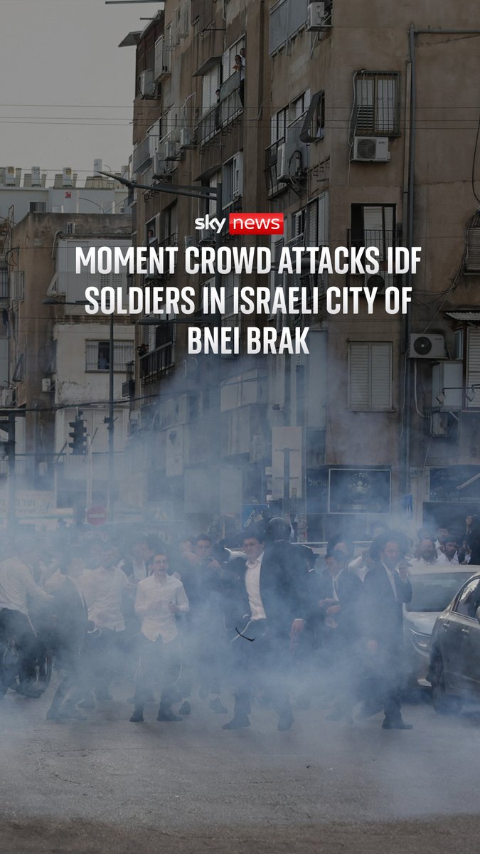 Two Israeli soldiers have been rescued from riots in the ultra-Orthodox Israeli city of Bnei Brak. Footage shows police escorting the soldiers away from a large crowd of people, who are running after them. Full story 🔗
