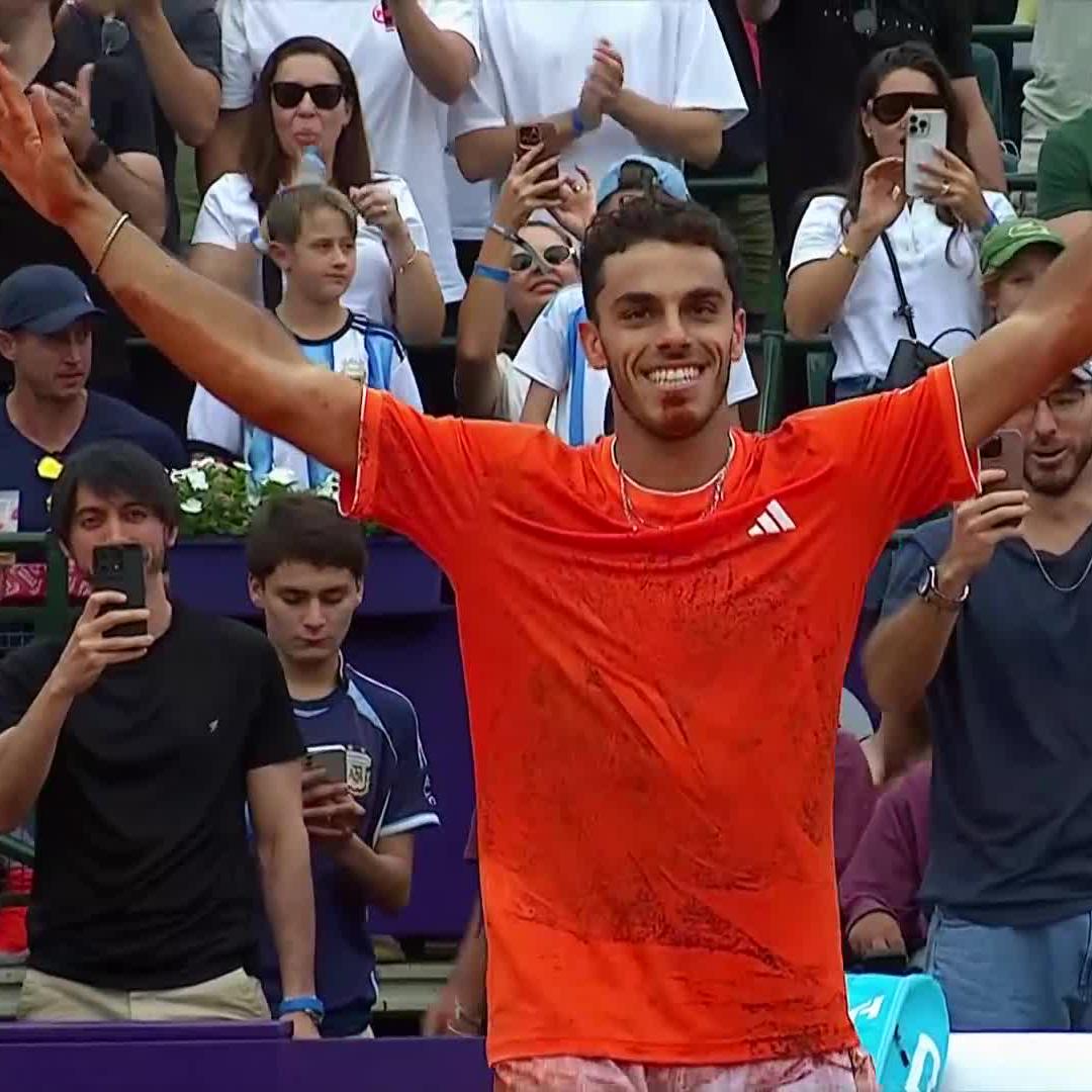 A la tercera fue la vencida para Fran Cerúndolo. ❌ 2021 : Finalista ❌ 2021 : Finalista 🏆 2026 : Campeón Y miren como lo festeja. Como lo dijo post partido: el mejor momento de su carrera.